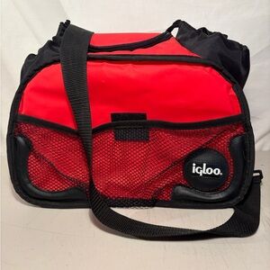 Igloo Red & Black insulated tote Bag 2 pockets to hold water bottles